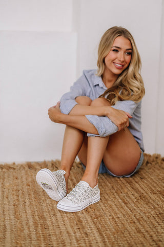 Very G Aman Sneakers: White Silver Leopard size / 6.5